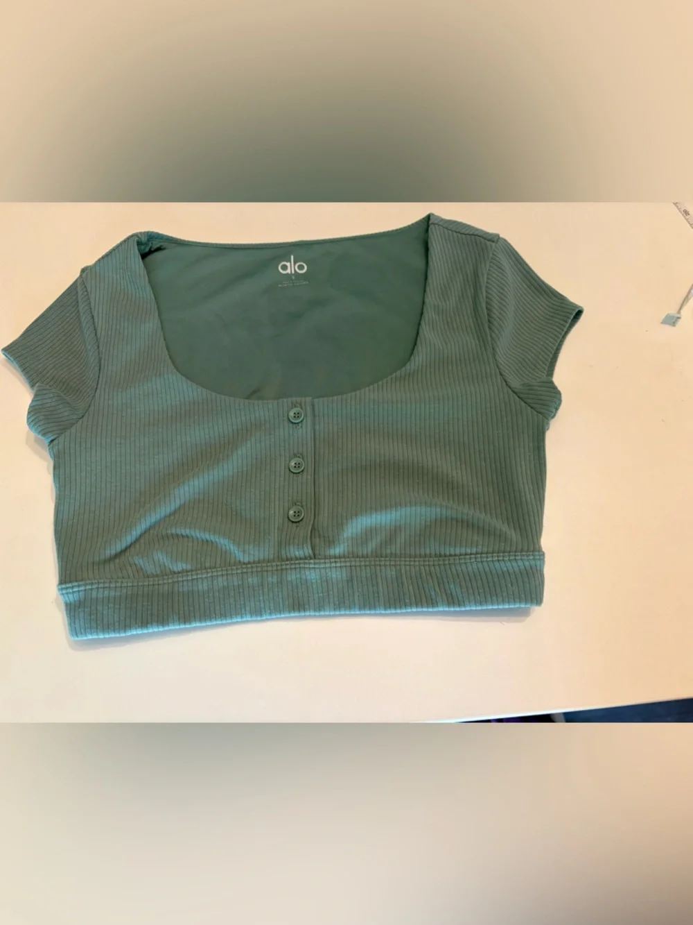 Alo Yoga Blissful Henley crop top green size small